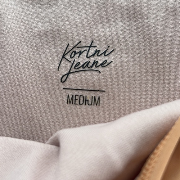 Kortni Jeane ruched bottom - Picture 3 of 4